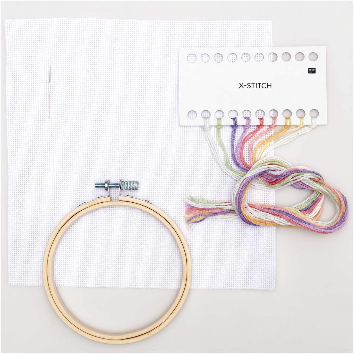 Rico Design Stickpackung Mini Kit Regenbogen Bild Ø10 cm Rico Design Stickpackung Mini Kit Regenbogen Bild Ø10 cm