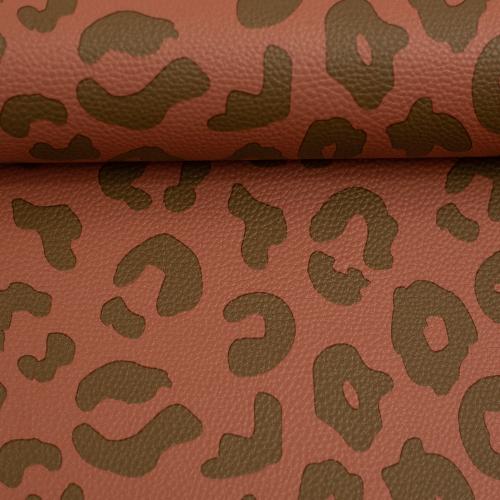 Kunstleder in braun cappuccino auf einen Ballen gewickelt