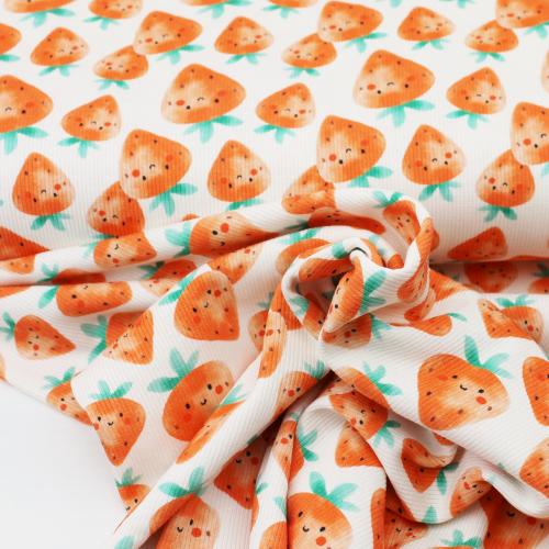 Gerippter Jersey mit Erdbeeren etwas verdreht