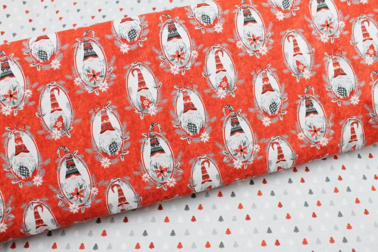 Patchworkbaumwolle „Hanging with my Gnomies" Wichtelweihnachten rot