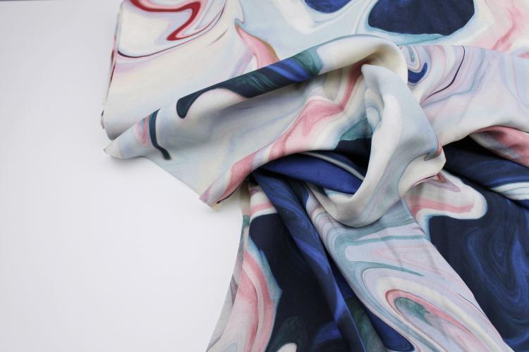 Viskose „Marble" Viskose Stoff mit abstraktem Muster
