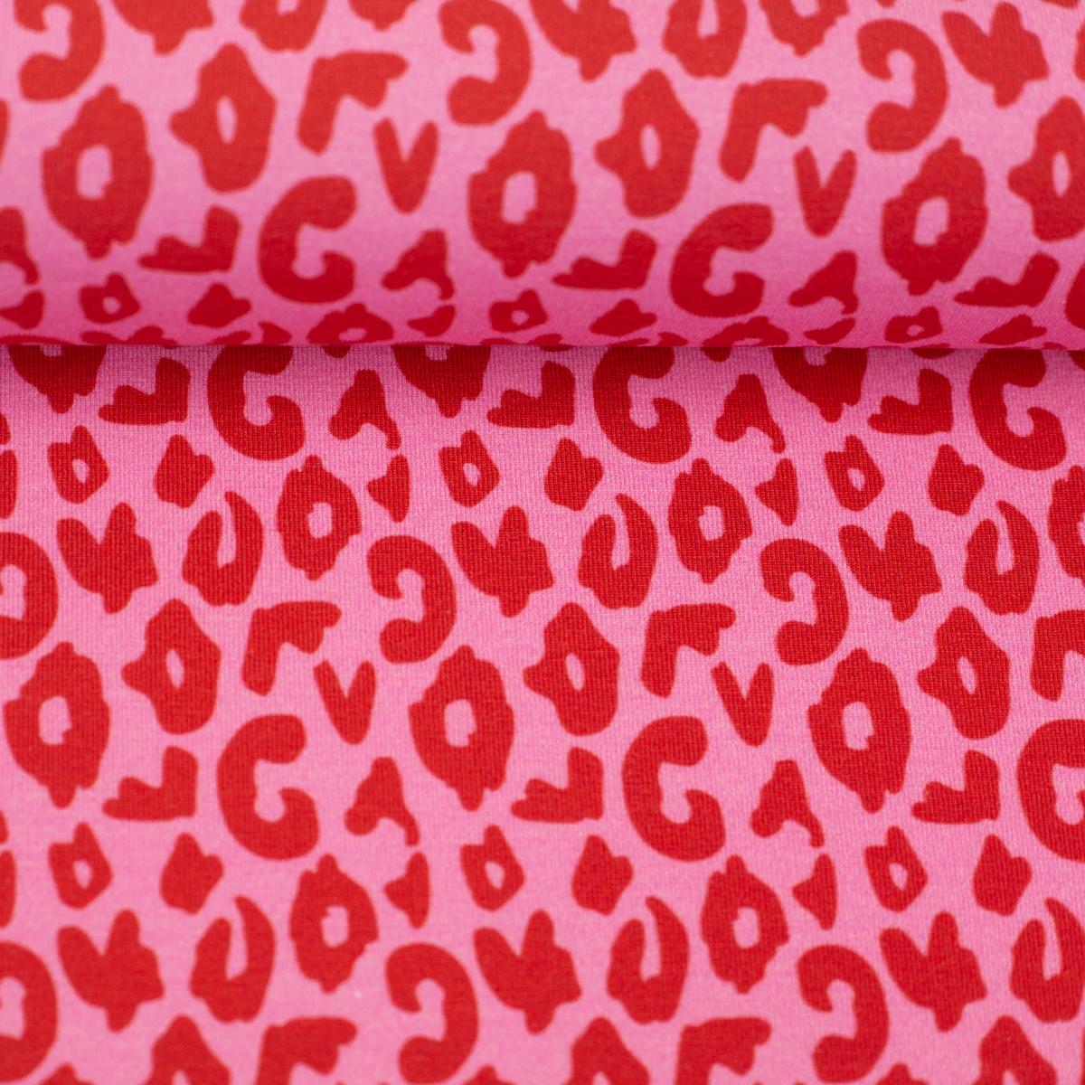 Designer Baumwolljersey mit Leo Print in Rosa und Rot von Swafing – Jersey Stoff zum Nähen