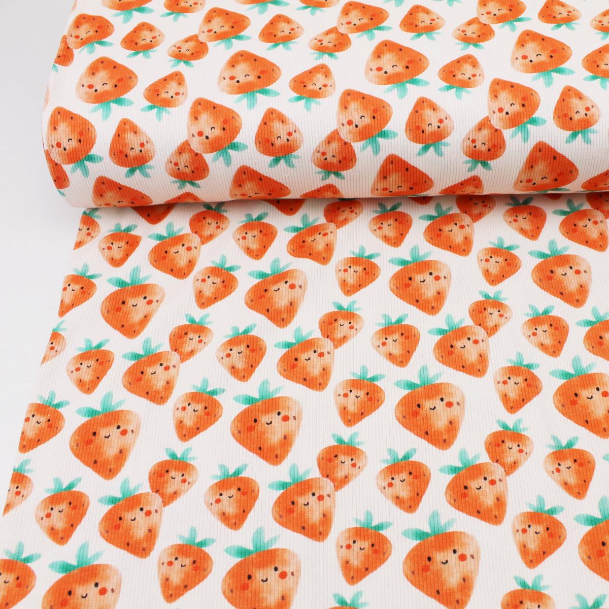 Gerippter Jersey mit Erdbeeren auf einem Tisch fotografiert