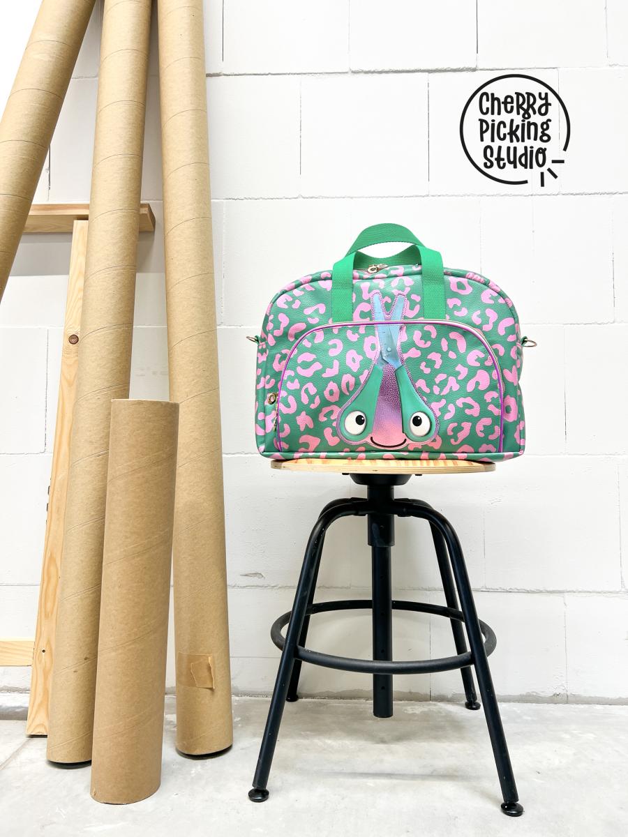 Tasche aus Kunstleder mit Leoprint in schwarz grau