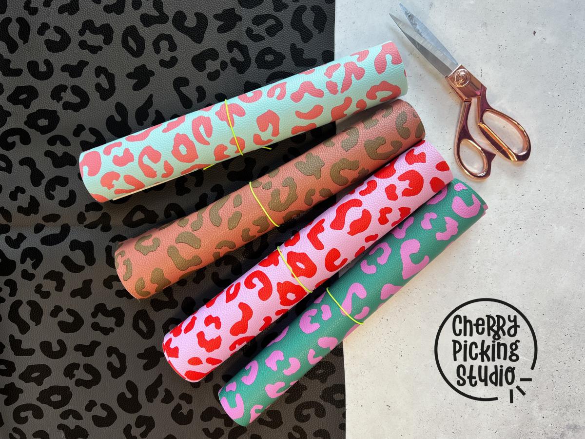 Tasche aus Kunstleder mit Leoprint in schwarz grau