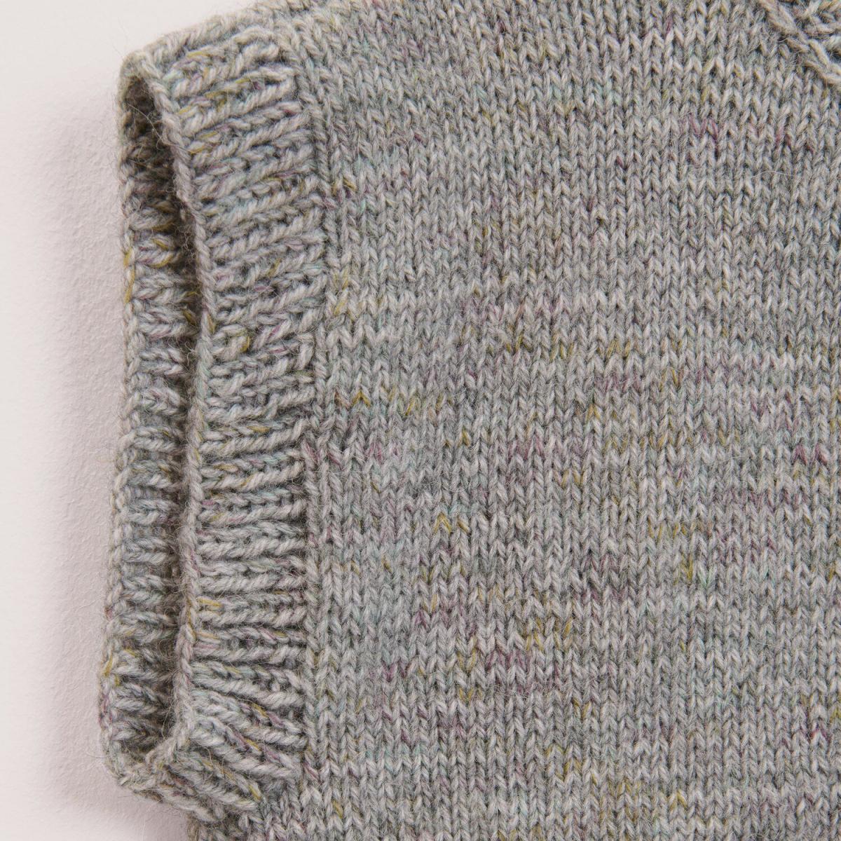 Rico Design Soft Alpaca Hellgrau 026 Detailsansicht Pullunder
