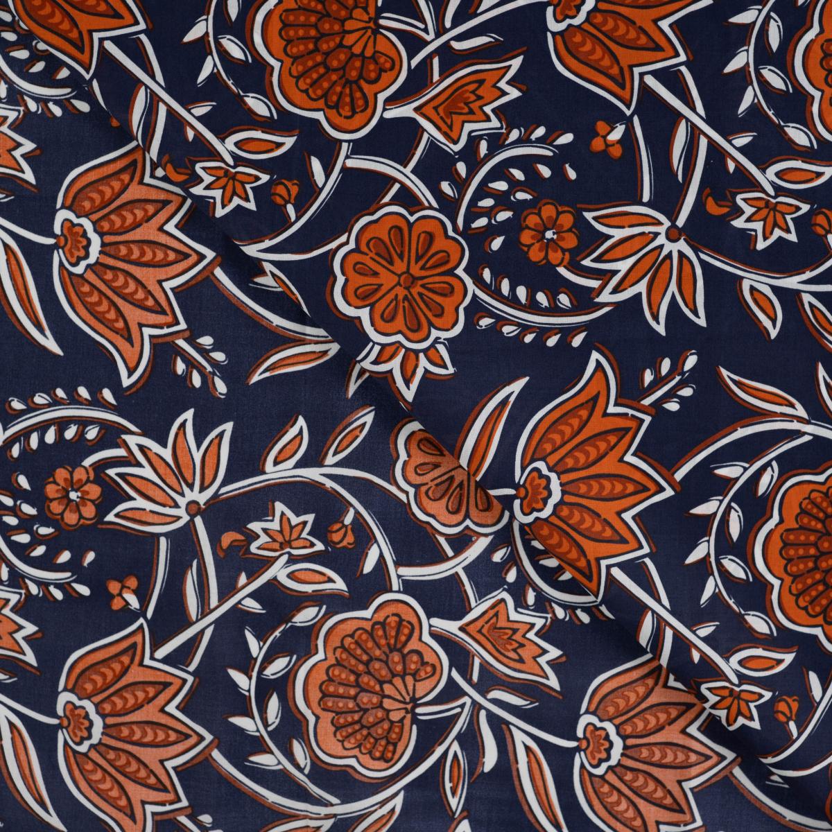 Baumwoll Voile dunkelblau mit rostorangem Blumenmuster