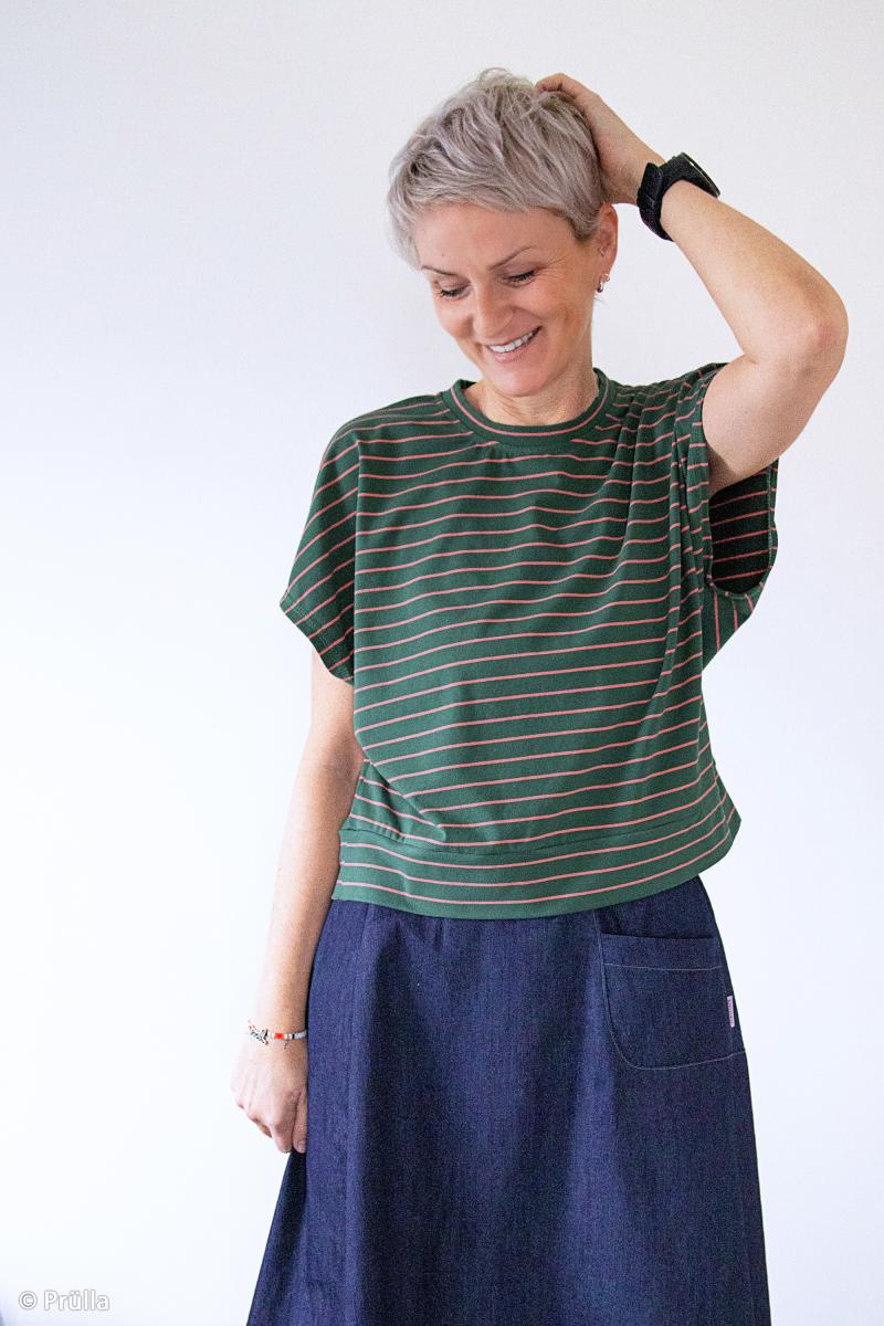 Frau mit Shirt aus Baumwolljersey ISA von Swafing