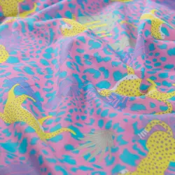 Baumwoll Voile mit Panther Muster in Flieder und pink