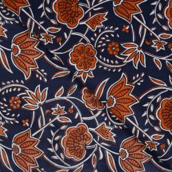 Baumwoll Voile dunkelblau mit rostorangem Blumenmuster